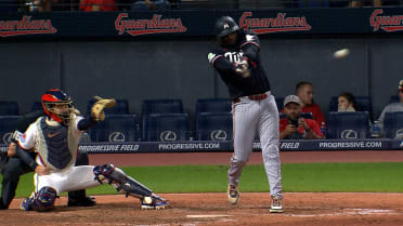 Josh Bell produce con sencillo