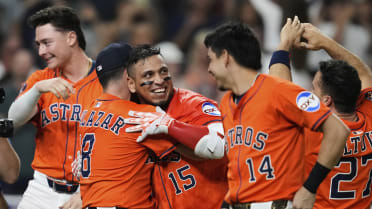 Isaac Paredes pega jonrón de oro