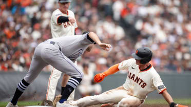 Yanquiel Fernández inicia un doble play desde el OF