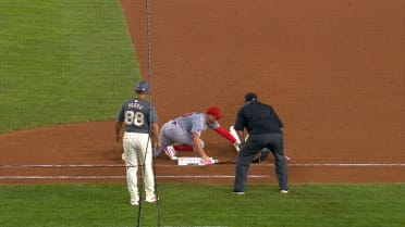 Canning picks off Nuñez after review