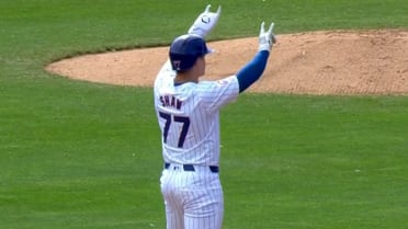 The Cubs bring home six runs in the 1st inning