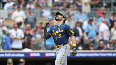 Garrett Mitchell's solo home run (2)