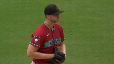 Michael Soroka strikes out Manny Machado