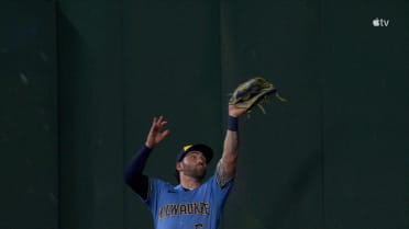 Garrett Mitchell's fantastic leaping catch