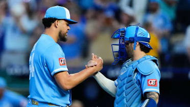 Steven Cruz closes out the Royals' win