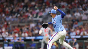 Martín Pérez takes a no-hitter into the 7th inning