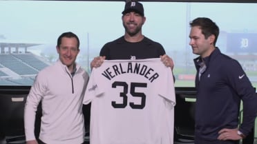 Justin Verlander officially signs with the Tigers