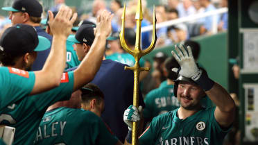 Cal Raleigh's historic two-homer game
