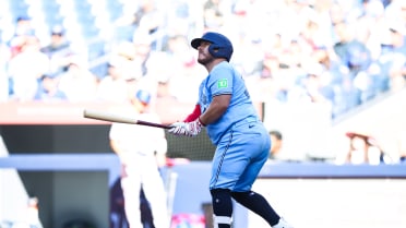 Alejandro Kirk's solo homer (2)