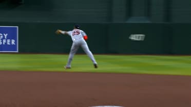 Gleyber Torres' insane backhanded snag