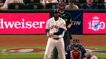 Yordan Alvarez launches 424-foot walk-off home run