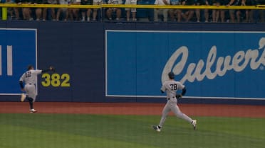 Trent Grisham atrapa en la carrera
