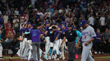 Ryan Waldschmidt's walk-off two-run homer (2)