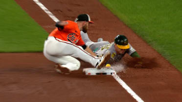 Adley Rutschman picks off Brent Rooker at 3rd