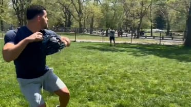 José Berríos plays catch in Central park 