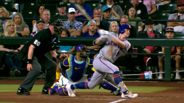 Carson Benge empuja carrera con doble 