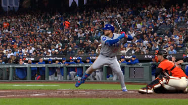 Michael Busch la deposita en el McCovey Cove 