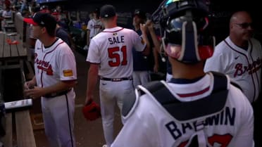 Sale domina con nueve ponches