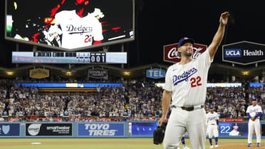 Clayton Kershaw fans six in last Dodger Stadium start