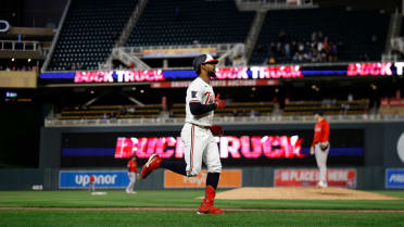 Byron Buxton pega jonrón solitario