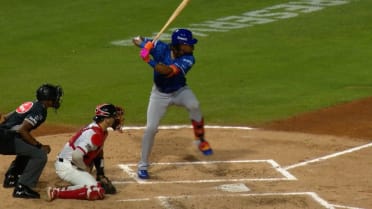 Kevin Alcántara debuta con un doble