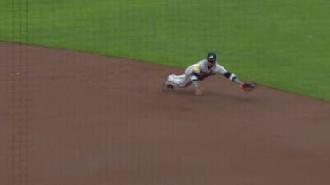 Gran lance de Ozzie Albies 