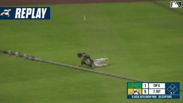 Esteban González's terrific diving catch