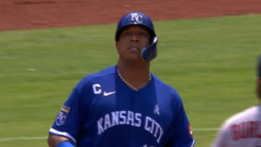 Salvador Perez's foul ball confirmed after challenge