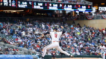 Bailey Ober logra su primer ponche del día