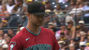 Michael Soroka poncha a cuatro Padres