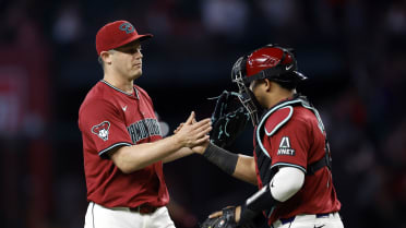 Paul Sewald seals the 2-1 win for the D-backs