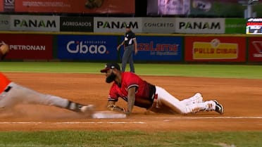 Espectacular jugada de Yamaico Navarro