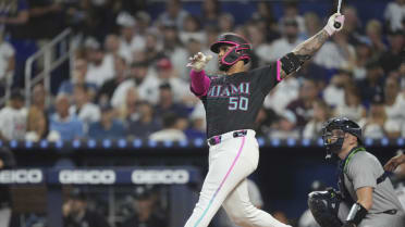 Agustín Ramírez's solo homer (16) 