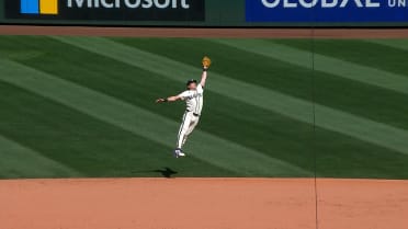 Cole Young's outstanding jumping grab