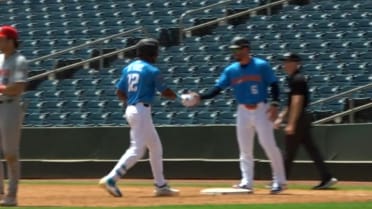 Leo De Vries' three hit, three RBI day