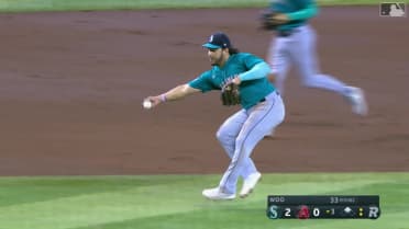 Eugenio Suárez's barehanded play