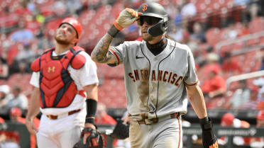 Giants score two on a single and throwing error