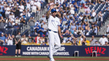 Max Scherzer receives ovation as he takes the mound