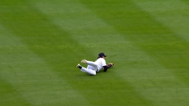 Zach McKinstry's fantastic sliding catch