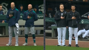 Mariners, White Sox hold national anthem standoff