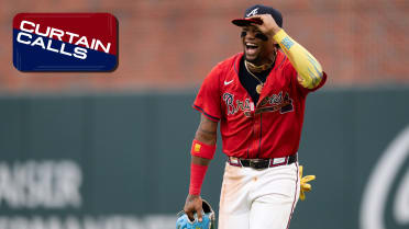 Ronald Acuña Jr. inicia un DP con un tiro perfecto