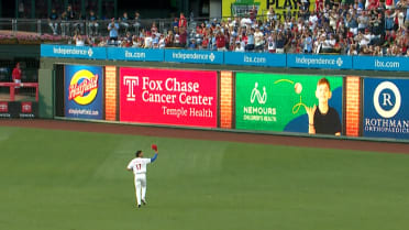 Gabriel Rincones Jr. gets standing ovation from fans