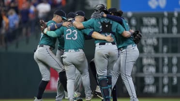 Andrés Muñoz closes out the Mariners' 5-4 win
