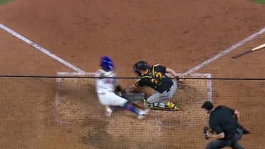 Pete Alonso hits go-ahead single after review