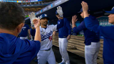 Betts prende la pizarra con HR solitario