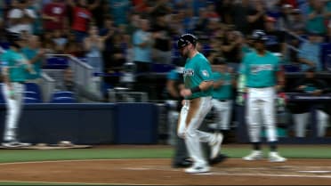 Liam Hicks anota tras error