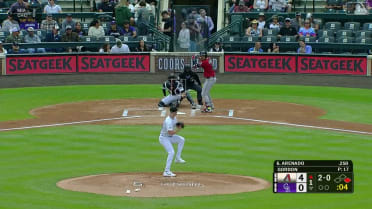 Jonrón de dos carreras de Nolan Arenado (29)