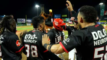 Navarro pega fly de sacrificio