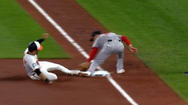 Steven Matz throws out Dylan Carlson after review