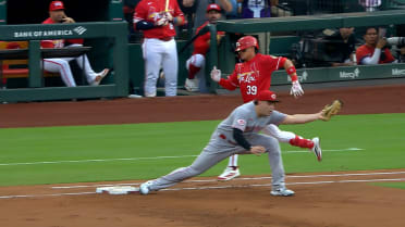 Bryan Torres reaches on fielding error, call stands